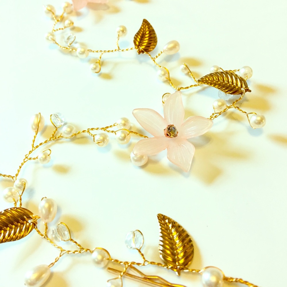 ❤️ Gold Flower Hair Vine